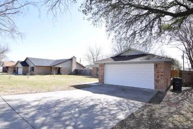 Main picture of 2410 Lago Trl
