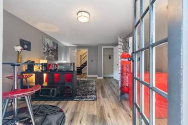 Main picture of 142 Wanda Ave