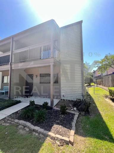 Main picture of 110 W Bayou Pkwy