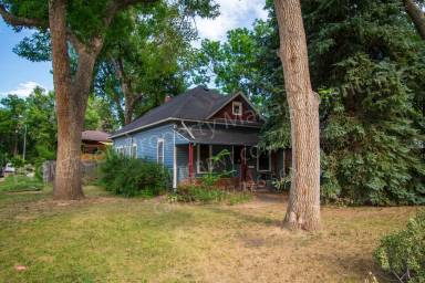 Main picture of 302 Scott Ave