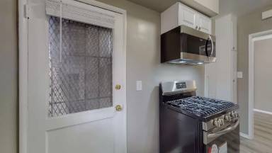 Main picture of 1818 N Kingsley Dr