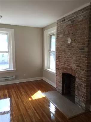 Main picture of 7 W Oakwood Pl