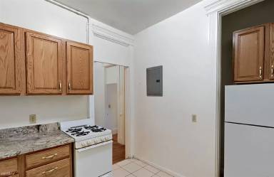 Main picture of 28 Westland Ave