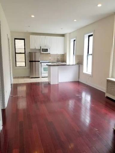 Main picture of 203 E 10th St