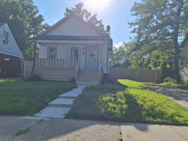 Main picture of 17685 Fenton St