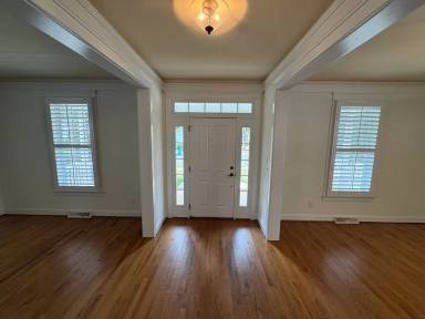 Main picture of 133 Church St