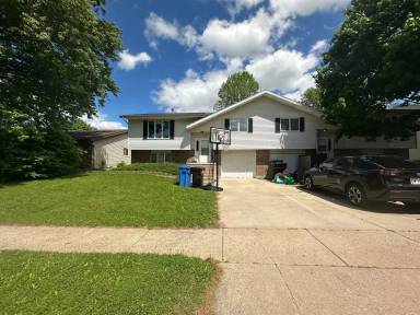 Main picture of 1122-1124 Waunakee Duplex