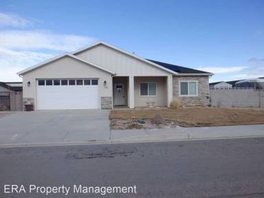 Main picture of 3182 W 1775 N