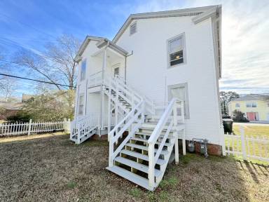 Main picture of 3205 Kenmore Dr