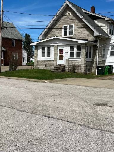 Main picture of 1459 E 294th St