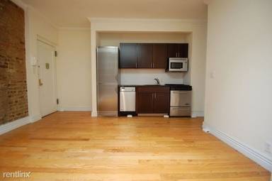 Main picture of 176 E 3rd St