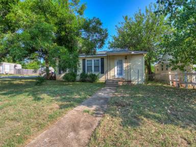 Main picture of 545 SW 46th St