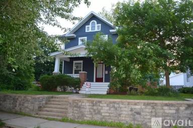 Main picture of 109 Fairview Ave