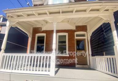 Main picture of 327 W Walnut St