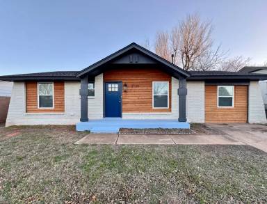 Main picture of 2720 SE 49th St