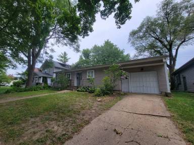 Main picture of 809 W Daniel St