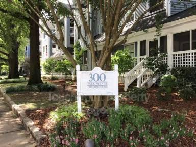 Main picture of 300 E Park Ave