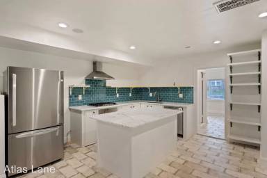Main picture of 1210 Meigs Pl NE