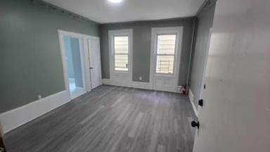 Main picture of 274 S 8th St