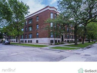 Main picture of 5609 S Michigan Ave