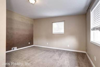 Main picture of 1340 Trenton St