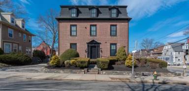 Main picture of 200 Waterman St