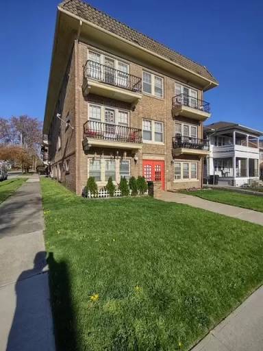Main picture of 3344 W 110th St