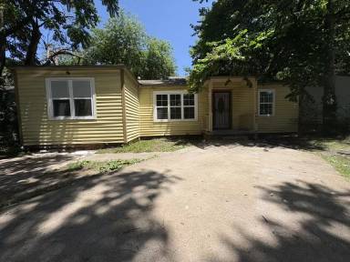 Main picture of 4647 N Hartford Ave