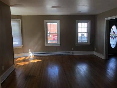 Main picture of 21 Fairground Ave
