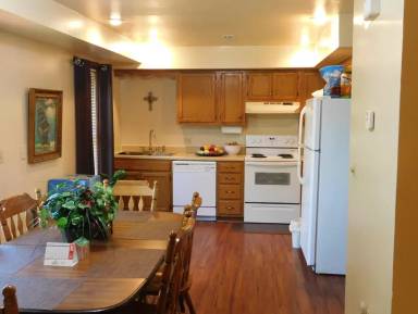 Main picture of 211 W Edgewood St