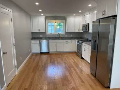 Main picture of 1093 Main St