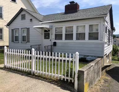 Main picture of 40 Church St