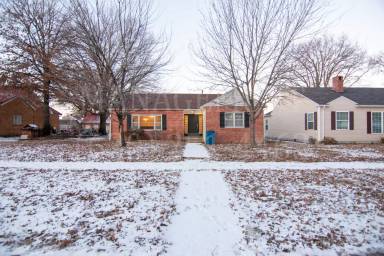 Main picture of 1104 W 5th St