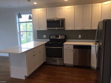 Main picture of 2747 Washington St