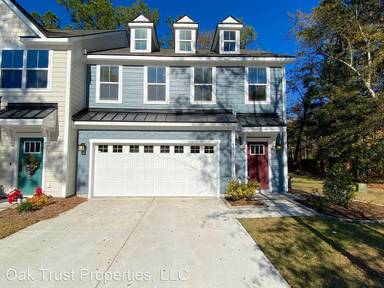 Main picture of 401 Grand Palm Ln