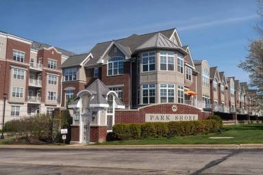 Main picture of 3872 S Lake Dr