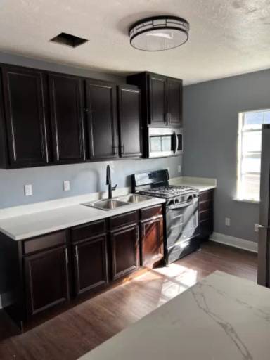 Main picture of 5197 Demontluzin St