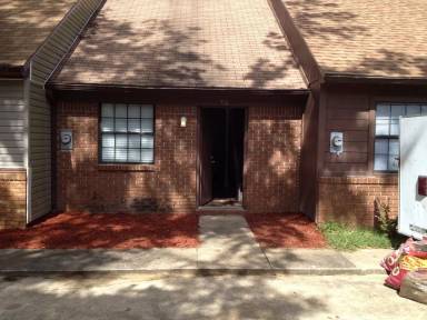 Main picture of 910 S Lipona Rd