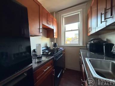Main picture of 1175 Boylston St
