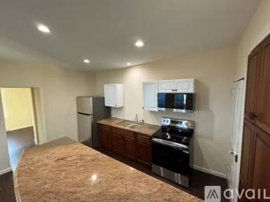 Main picture of 128 S Main St