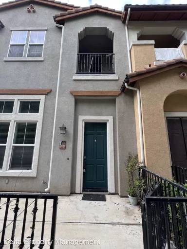 Main picture of 1005 L Ave