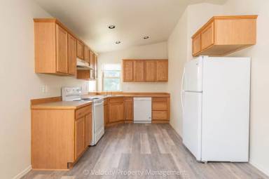 Main picture of 874 NE Hidden Valley Dr