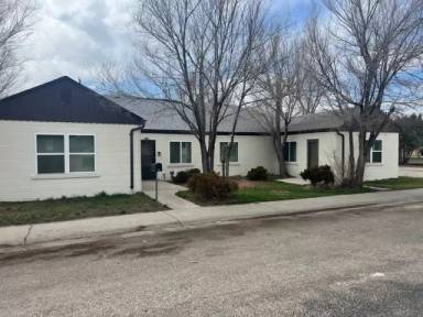 Main picture of 934 N Lincoln St