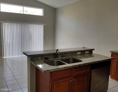Main picture of 17443 SW 19th St