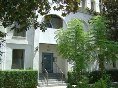 Main picture of 1740 Winona Blvd