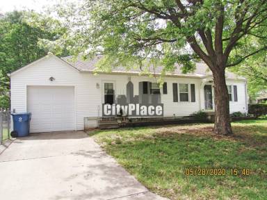 Main picture of 1831 E 65th St