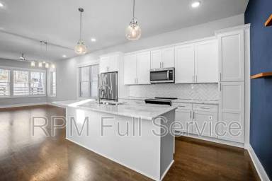 Main picture of 2312 Merry St