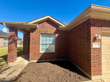 Main picture of 702 Estancia Way