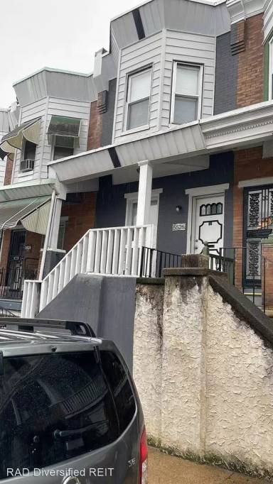 Main picture of 5528 Jane St