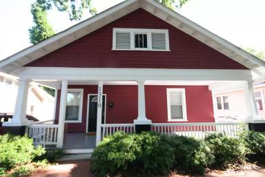 Main picture of 1310 W Chapel Hill St
